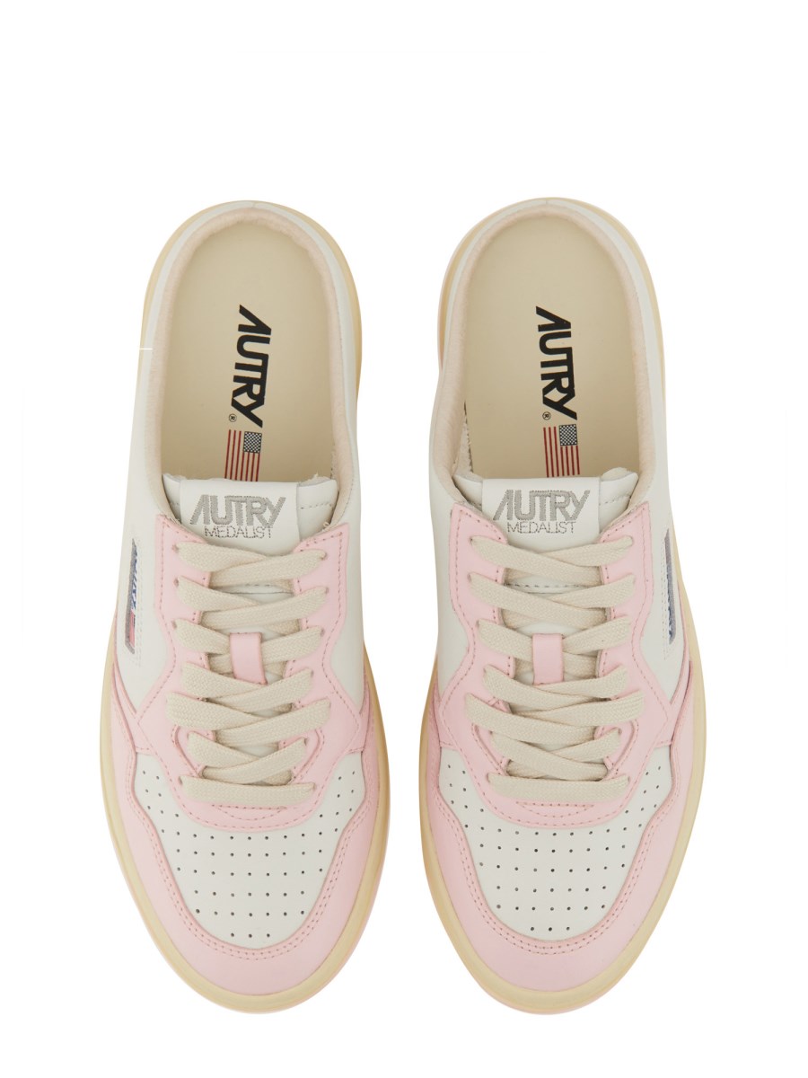 AUTRY      SNEAKER MEDALIST MULE IN PELLE