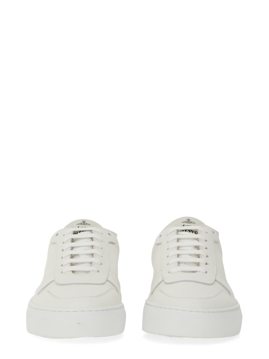 VIVIENNE WESTWOOD      SNEAKER IN PELLE CON LOGO 